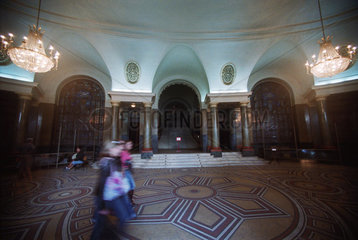Eingangshalle im Hauptgebaeude der St.-Kliment-Ohridski-Universitaet Sofia