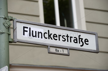 Berlin  Deutschland  wenn die Dunckerstrasse zur Flunckerstrasse wird