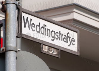 Berlin  Deutschland  Strassenschild Weddingstrasse