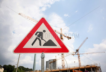 Hamburg  Deutschland  Baustellenschild vor einer Baustelle