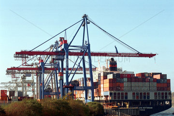 Hamburg  Deutschland  Containerterminal im Hafen