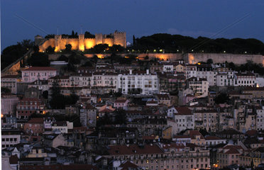 Blick auf das Castelo de S.Jorge und die Altstadt von Lissabon
