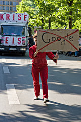 Berlin  Deutschland  Anti Google Demonstrant
