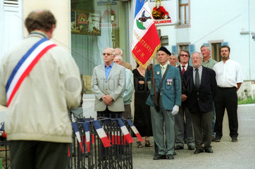Kriegsveterane am franzoesischen Nationalfeiertag 8. Mai