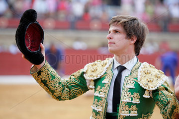 Julian -El Juli- Lopez  ein spanischer Matador  waehrend einer Ehrenrunde nach einem Stierkampf  Spanien