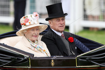 Ascot  Grossbritannien  Queen Elisabeth II und Prince Philip im Portrait