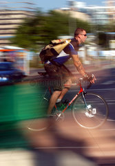 Fahrradkurier im Stadtverkehr