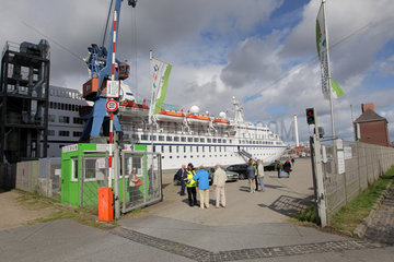 Flensburg  Deutschland  Kreuzfahrtschiff - Astor - im Flensburger Hafen