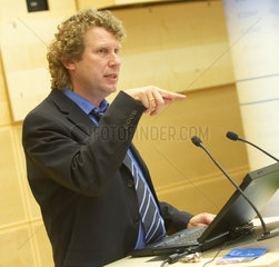 Prof. Dr. Bernd Raffelhueschen  Finanzexperte