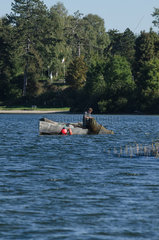 Lammershagen  Deutschland  Fischzucht Reese  Betrieb am Selenter See in Bellin