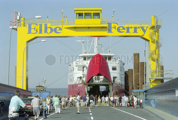 Brunsbuettel  Deutschland  Start der Elbe-Ferry Faehrverbindung von Brunsbuettel nach Cuxhaven