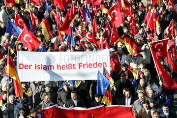 Islam Demonstration gegen Terror in Koeln
