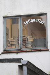 Flensburg  Deutschland  Fenster eines Antiquariats mit Buechern