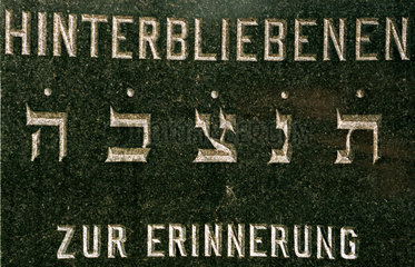 Inschrift auf juedischem Friedhof  Berlin-Weissensee
