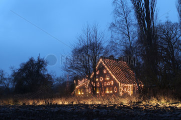 Wangels  Deutschland  Haus mit Weihnachtsbeleuchtung