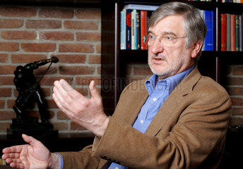 Prof. Dr. Werner Abelshauser  Wirtschaftshistoriker  Universitaet Bielefeld