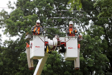 Handewitt  Deutschland  Arbeiten am Stromnetz