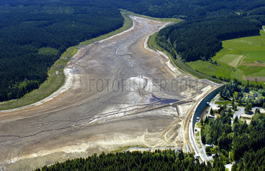 Gruenbach  Deutschland  Luftbild der trockengelegten Talsperre Muldenberg