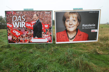 Vioel  Deutschland  Grossplakate der Spitzenkandidaten von CDU und SPD