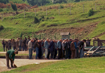 Manjaca  Bosnien und Herzegowina  Gefangene im Lager Manjaca