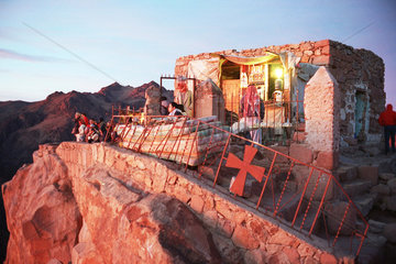 Huette auf dem Berg Sinai bei Sonnenaufgang  Aegypten