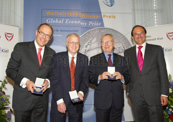 Gewinner des Weltwirtschaftspreises mit Prof. Dennis Snower