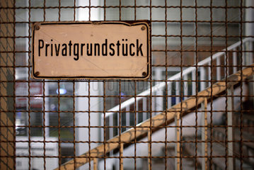 Berlin  Schild -Privatgrundstueck-