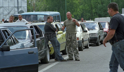 Warten am poln.-ukrainischen Grenzuebergang Medyka