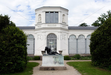 Putbus  Orangerie und Skulptur -Der sterbende Gallier-