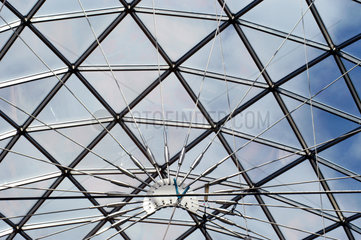 Glasdach des Axica-Gebaeudes am Pariser Platz  Berlin