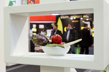 Berlin  Deutschland  in Szene gesetztes Obst und Gemuese auf der Fruit Logistica 2011