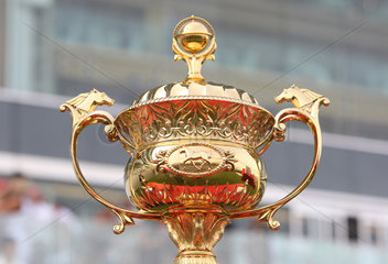Dubai  Vereinigte Arabische Emirate  Pokal fuer den Sieger im Dubai World Cup
