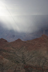 Flagstaff  USA  Ausblick in den Grand Canyon mit dramatischer Wolkenformation