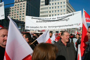 Berlin - Demonstration gegen die Energiepolitik der Bundesregierung am Potsdamer