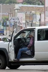 Las Vegas  USA  ein Mann mit Cowboyhut sitzt in seinem Pick-up
