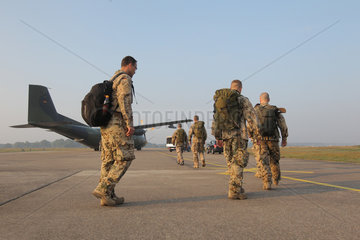 Rendsburg  Deutschland  eine Transall der Bundeswehr auf dem NATO-Flugplatz Hohn