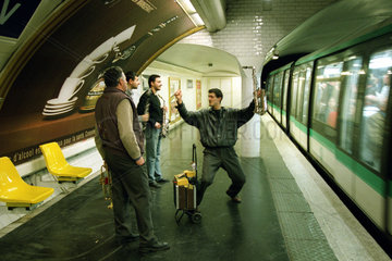 Paris  Frankreich  Musiker in der Pariser Metro