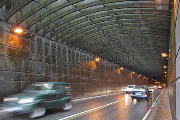 Rendsburg  Deutschland  Verkehr im Tunnel unter dem Nord-Ostsee-Kanal