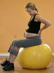 Schwangere Fitnesstrainerin