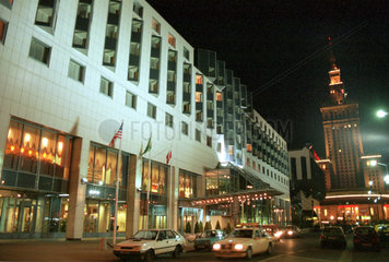 Holyday Inn Hotel in Warschau bei Nacht