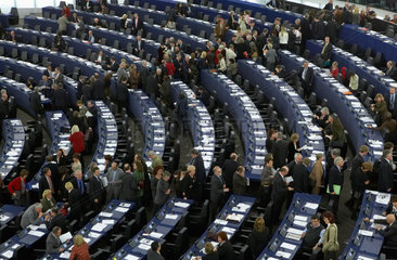 Strasbourg  Abgeordnete beim Verlassen des EU-Parlamentes