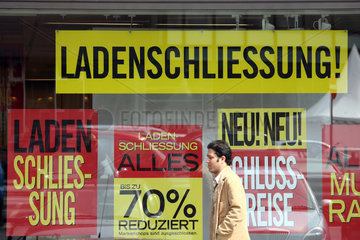 Hamburg  Deutschland  Raeumungsverkauf wegen Ladenschliessung