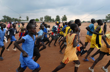 Uganda  Sportunterricht in Kitgum