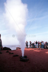 El Diablo  Spanien  Touristengruppe in Vulkangebiet