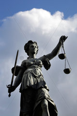 Frankfurt/Main  Deutschland  die Figur der Justitia auf dem Justitia-Brunnen