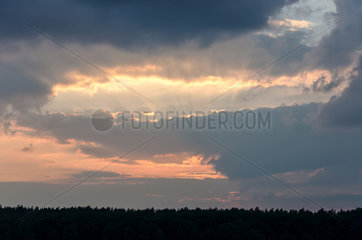 Glave  Deutschland  Sonnenuntergang am Suedufer des Krakower Obersees