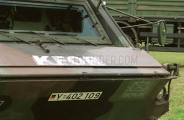 Transportpanzer (TPZ) Fuchs mit der Aufschrift KFOR
