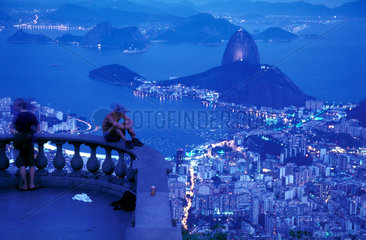 Abendliche Stimmung ueber Rio de Janeiro