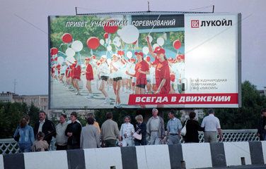 Ein Werbeplakat an einer Strasse in Kaliningrad  Russland