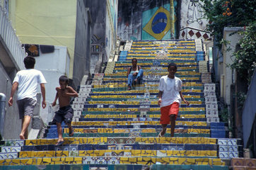 Eine Treppe aus Kacheln in Rio de Janeiro